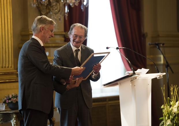Remco Campert neemt Prijs der Nederlandse Letteren in ontvangst